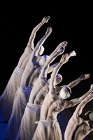 山海塾「Arc 薄明・薄暮」滋賀公演より。