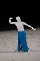 山海塾「Arc 薄明・薄暮」滋賀公演より。