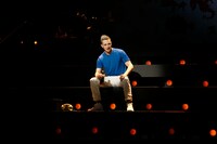 「CHESS THE MUSICAL」より、ルーク・ウォルシュ。（撮影：岸隆子（Studio Elenish））