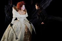 「メアリ・スチュアート」より。（撮影：細野晋司）