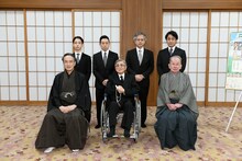 前列左から片岡仁左衛門、片岡我當、片岡秀太郎。後列左から片岡千之助、片岡孝太郎、片岡進之介、片岡愛之助。