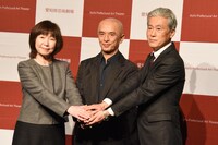 左から菅沼綾子理事長、勅使川原三郎、丹羽康雄館長。