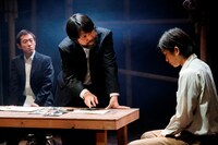 流山児★事務所公演「コタン虐殺」より。（撮影：横田敦史）