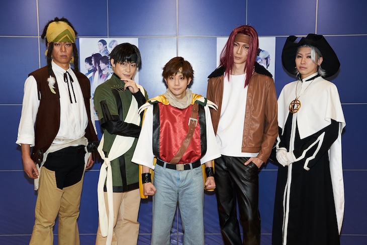 「最遊記歌劇伝-Oasis-」出演者。左から成松慶彦、藤原祐規、椎名鯛造、鮎川太陽、法月康平。(撮影:渡部俊介、和田大樹、林ユバ)