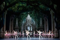 「夏の夜の夢」より。(c)Paris Opera Ballet