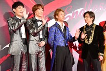 左から松崎祐介、越岡裕貴、上田竜也、堂本光一。