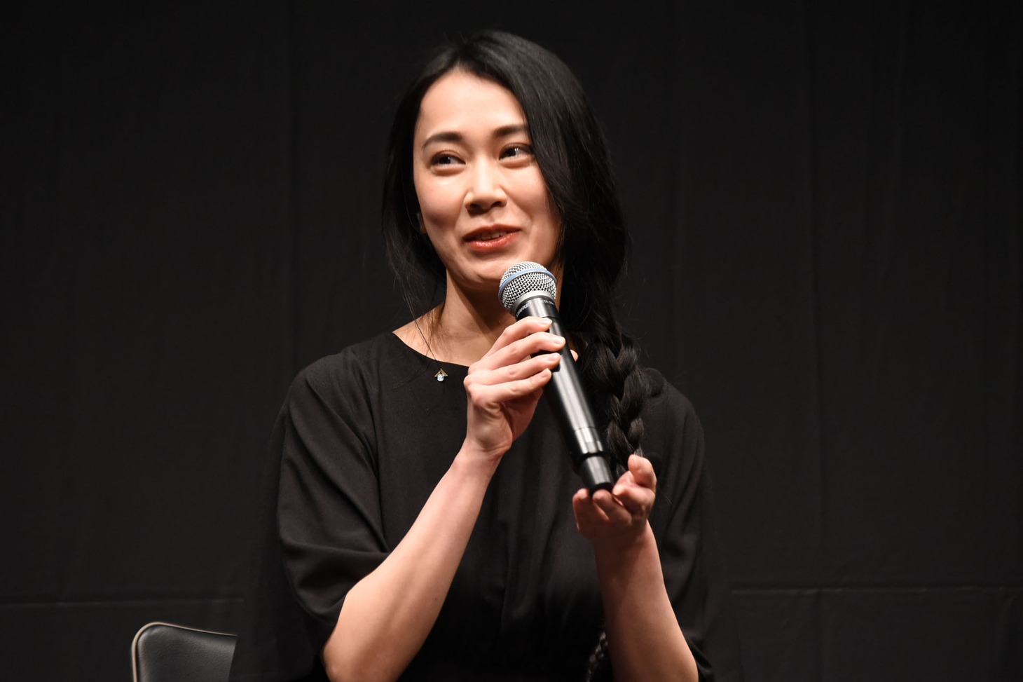 冨安由真