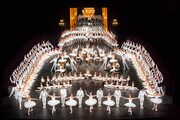 「デフィレ」より。(c)Paris Opera Ballet