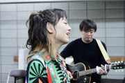 木村花代(手前)