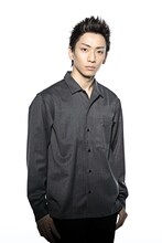 吉高志音扮する矢霧誠二。