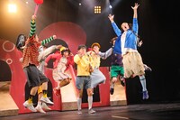 梅棒 10th Anniversary「OFF THE WALL」より。(c)角田大樹