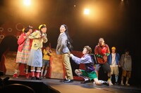 梅棒 10th Anniversary「OFF THE WALL」より。(c)角田大樹