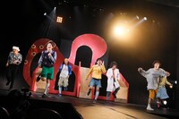 梅棒 10th Anniversary「OFF THE WALL」より。(c)角田大樹