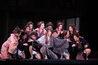 「絢爛豪華 祝祭音楽劇『天保十二年のシェイクスピア』」より。