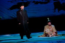 オペラシアターこんにゃく座公演 新作初演「オペラ『イワンのばか』」より。（撮影：前澤秀登）