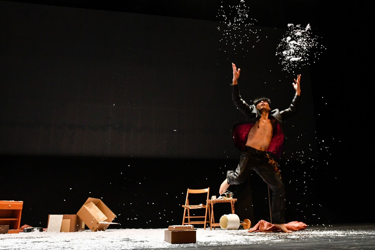 “舞踏”に魅了された伊藤キムの人生を追体験、「病める舞姫」再演が開幕