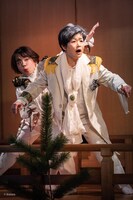 鮭スペアレ本公演 物狂い音楽劇「リヤ王」より。（Photo by bozzo）