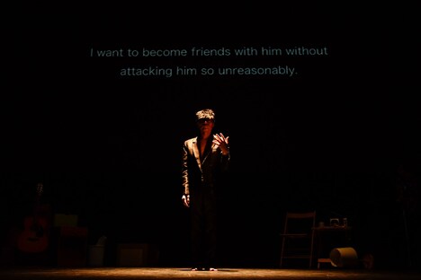 伊藤キム「病める舞姫」より。（撮影：鈴木淳）