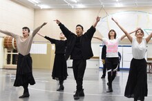 地球ゴージャス25周年祝祭公演「星の大地に降る涙 THE MUSICAL」稽古の様子。