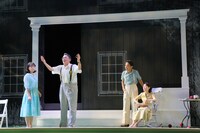 俳優座劇場プロデュースNo.109「彼らもまた、わが息子」より。（撮影：飯田研紀）