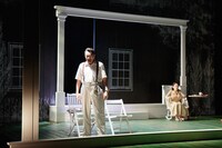 俳優座劇場プロデュースNo.109「彼らもまた、わが息子」より。（撮影：飯田研紀）