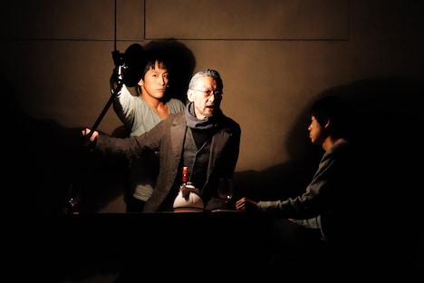 舞台「ねじまき鳥クロニクル」より。（撮影：田中亜紀 / 提供：ホリプロ）