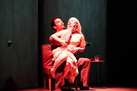 舞台「ねじまき鳥クロニクル」より。（撮影：田中亜紀 / 提供：ホリプロ）