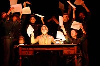 舞台「ねじまき鳥クロニクル」より。（撮影：田中亜紀 / 提供：ホリプロ）