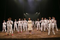 音楽劇「夜のピクニック」初演より。（撮影：刑部アツシ）