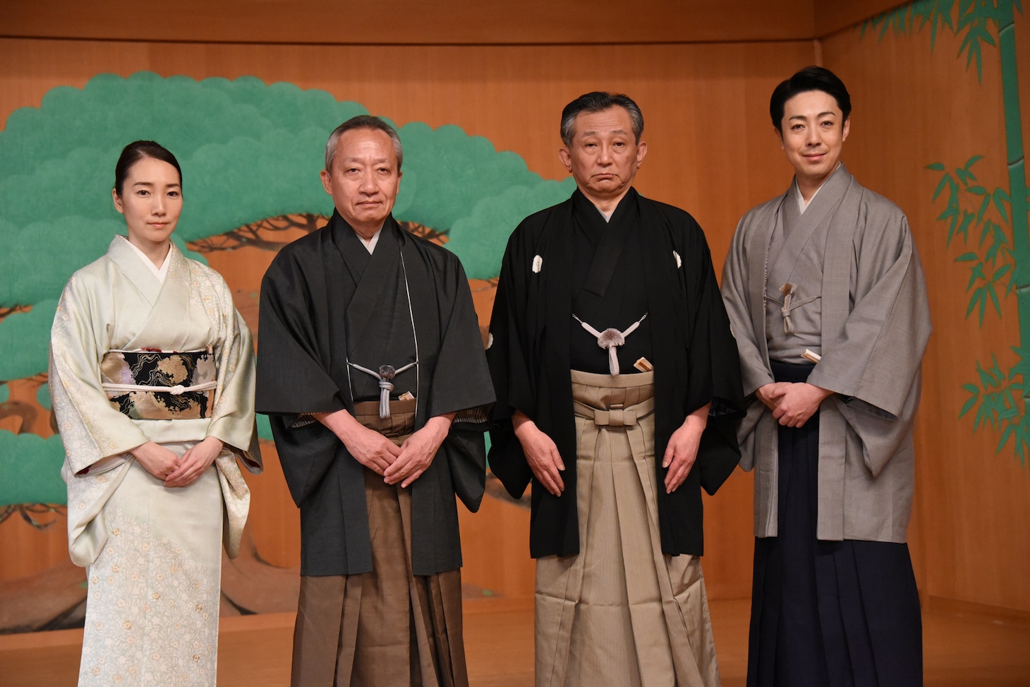 左から尾上紫、桐竹勘十郎、観世清和、尾上菊之助。