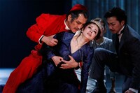 彩の国シェイクスピア・シリーズ第35弾「ヘンリー八世」より。（撮影：渡部孝弘）