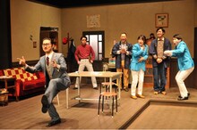 劇団イナダ組公演「カメヤ演芸場物語」より。