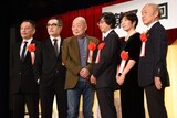 第71回読売文学賞贈賞式より。左から島田雅彦、松尾スズキ、津野海太郎、礒崎純一、川野里子、千葉文夫。