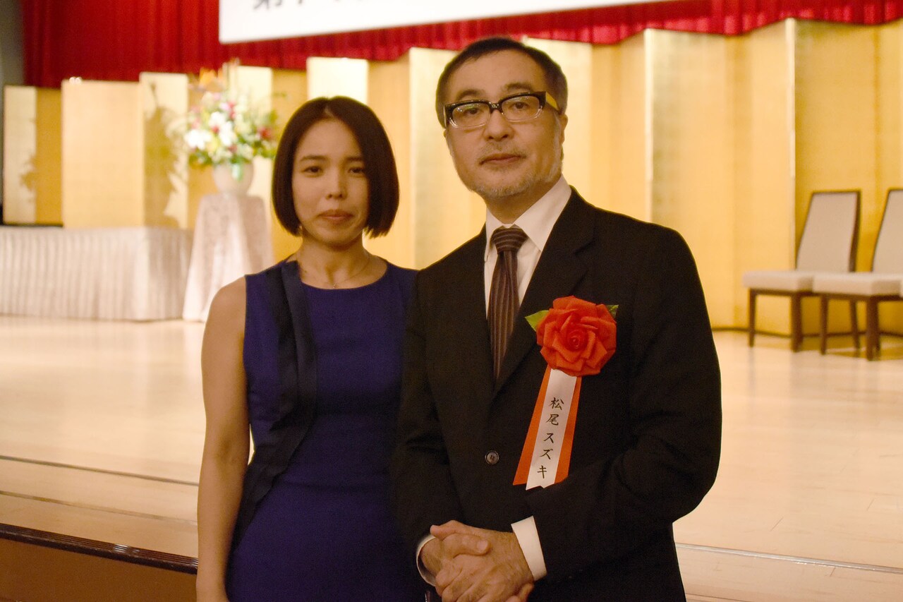 左から安藤玉恵、松尾スズキ。