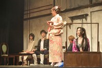「浪漫活劇譚『艶漢』第四夜」より。（撮影：鏡田伸幸）