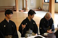 左から野村裕基、野村萬斎、野村万作。