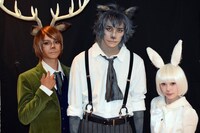 左から竹中凌平扮するルイ、川上将大扮するレゴシ、桑江咲菜扮するハル。