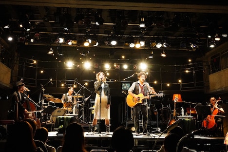 「ミュージカル回想録『HUNDRED DAYS』」より。（撮影：岩田えり）