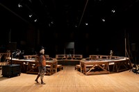 「インディアン・ロープ・トリック」 京都芸術劇場 春秋座 特設客席の様子。（撮影：守屋友樹）