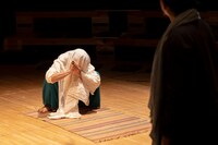 「インディアン・ロープ・トリック」より。（撮影：守屋友樹）