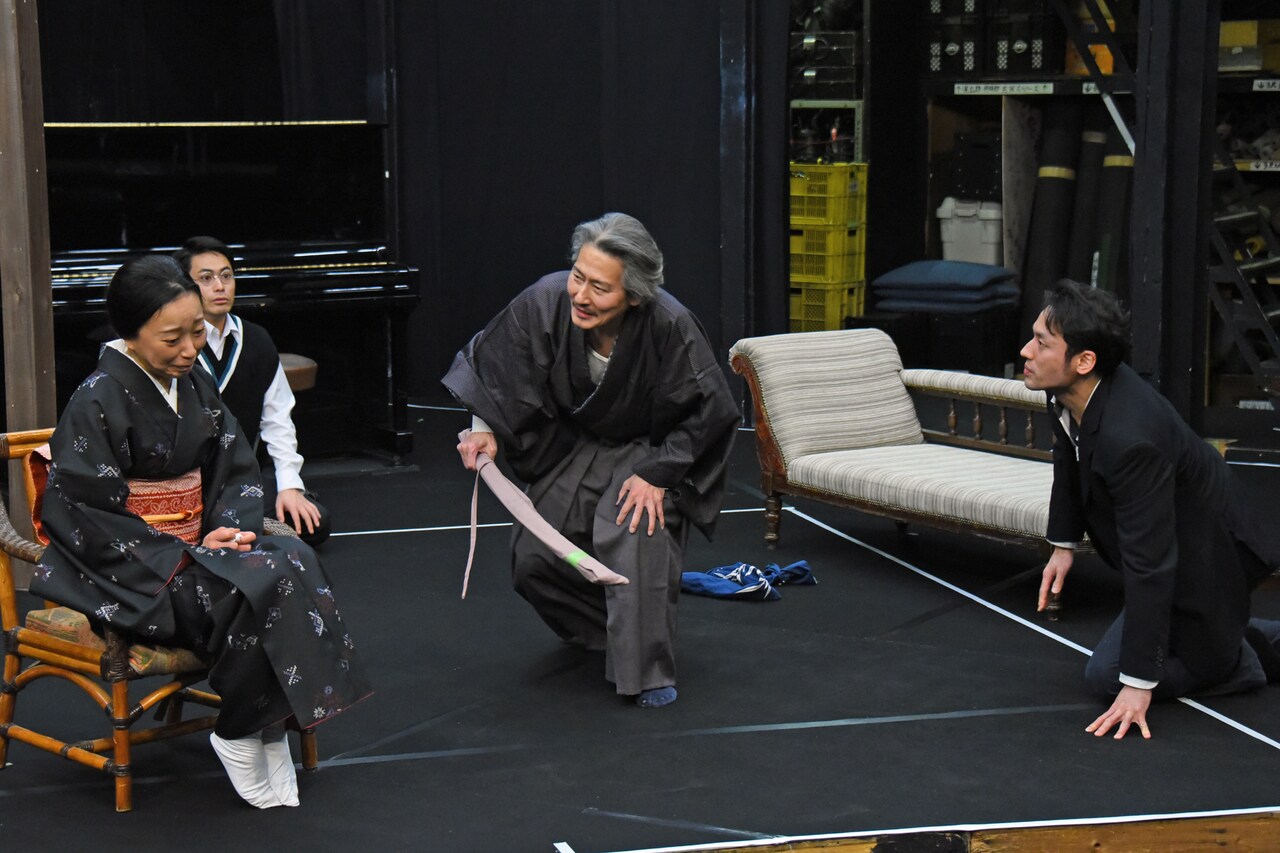 セリフで掘る「歳月」、空間で練る「動員挿話」岸田戯曲に挑む稽古に潜入