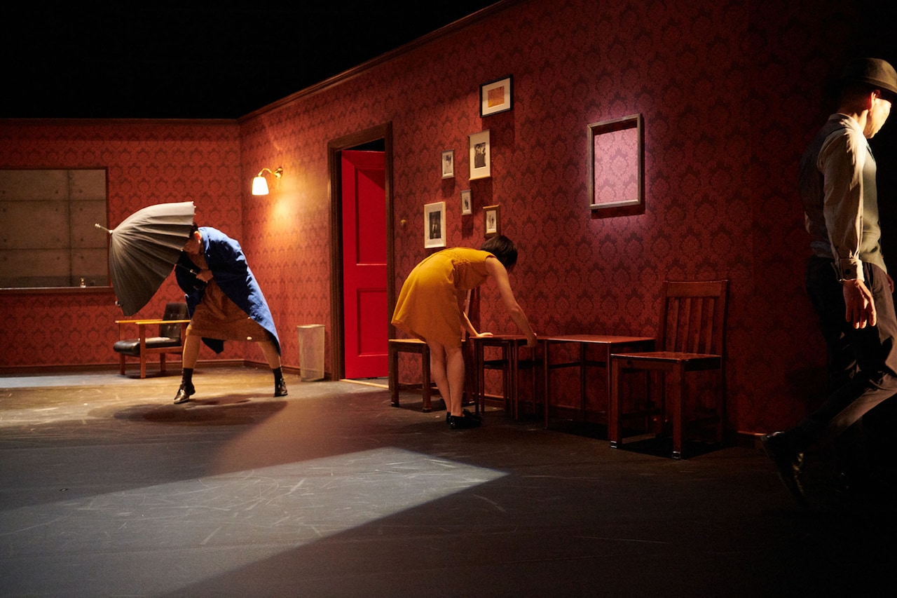 デラシネラ「どこまでも世界」開幕、小野寺修二「未知のものへのアンテナを」