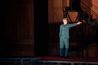 「罪と罰」より。（撮影：松見拓也）