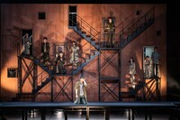 「罪と罰」より。（撮影：松見拓也）