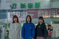 左から坂本彩音、小池さおり、後藤ひより。