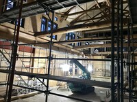 江原河畔劇場改装の様子。