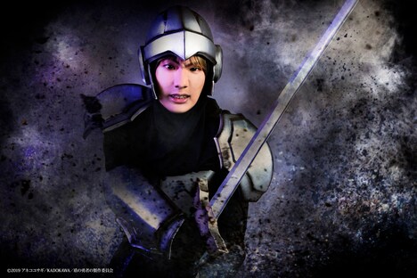 石上龍成扮するエイク。