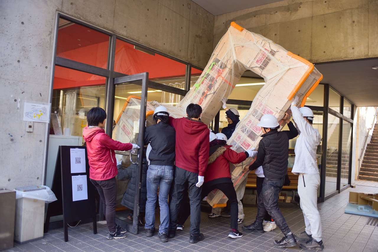 巨大物体を運び込め、悪魔のしるし「搬入プロジェクト」の“YCAMアレンジ版”