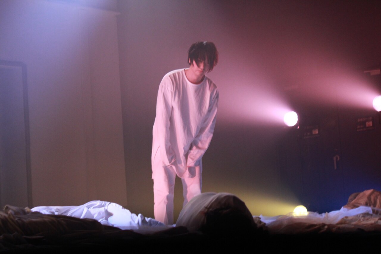 人の“歪さ”解き明かす、秋葉友佑主演Pave the Way「歪」開幕