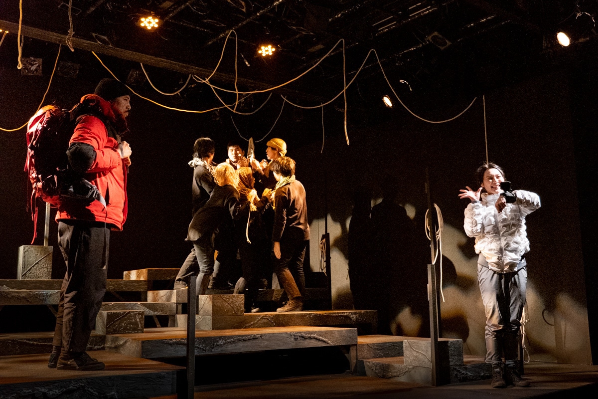 オレンヂスタ 第9回公演「黒い砂礫」より。（撮影：羽鳥直志）